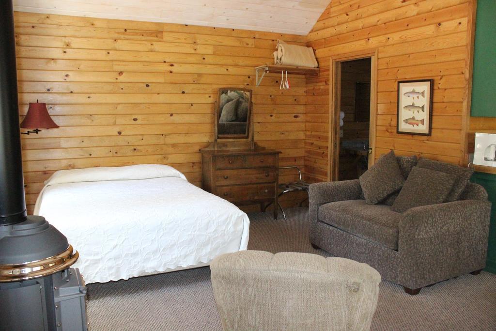 Twin Lakes Resort Bridgeport Room photo
