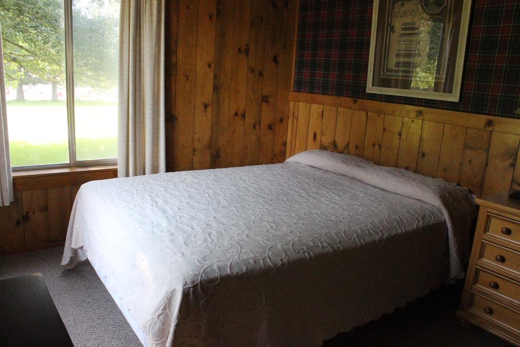 Twin Lakes Resort Bridgeport Room photo