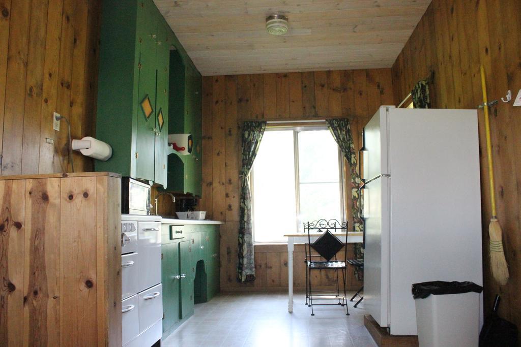 Twin Lakes Resort Bridgeport Room photo
