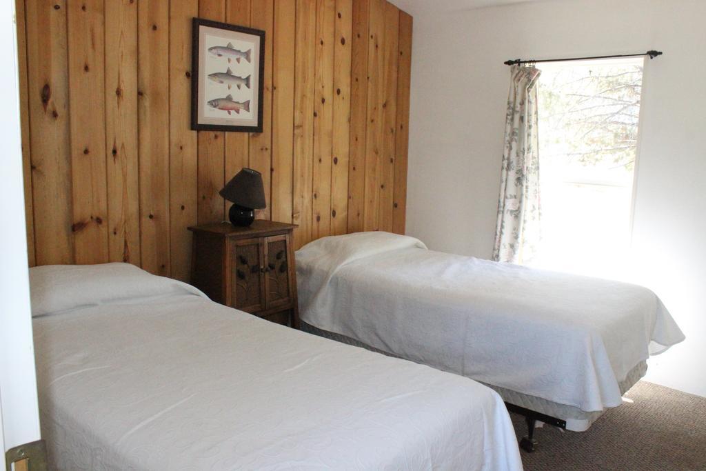 Twin Lakes Resort Bridgeport Room photo