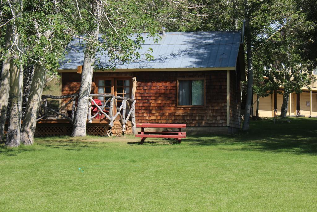 Twin Lakes Resort Bridgeport Room photo