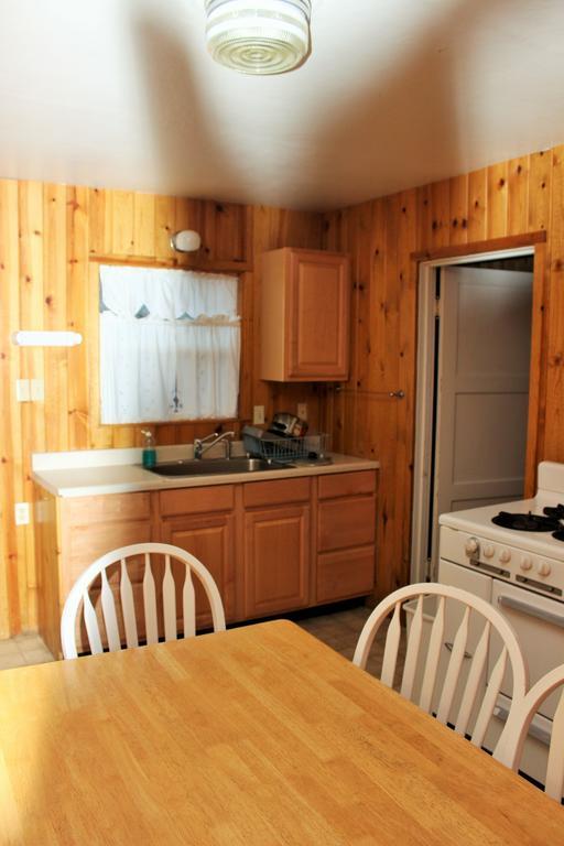 Twin Lakes Resort Bridgeport Room photo